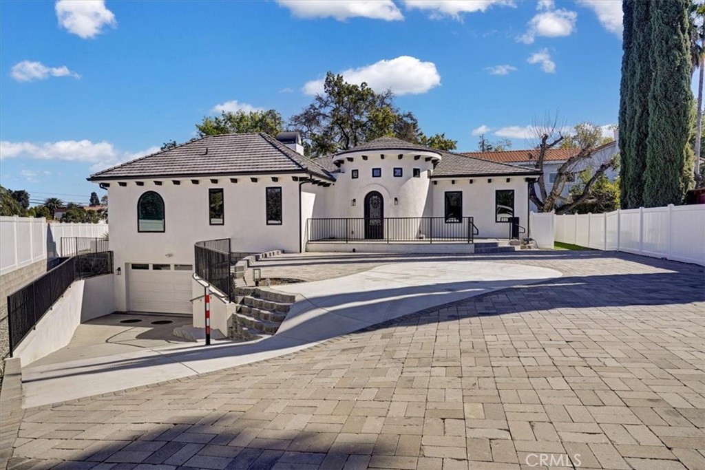 5520 Woodlake
