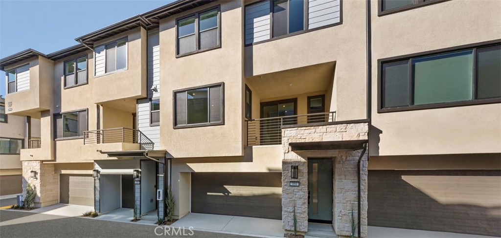 107 S Laxore Street 404