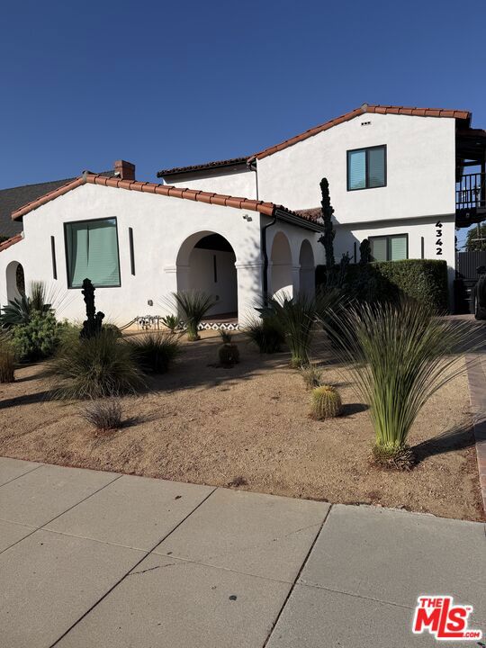 4342 Angeles Vista Boulevard