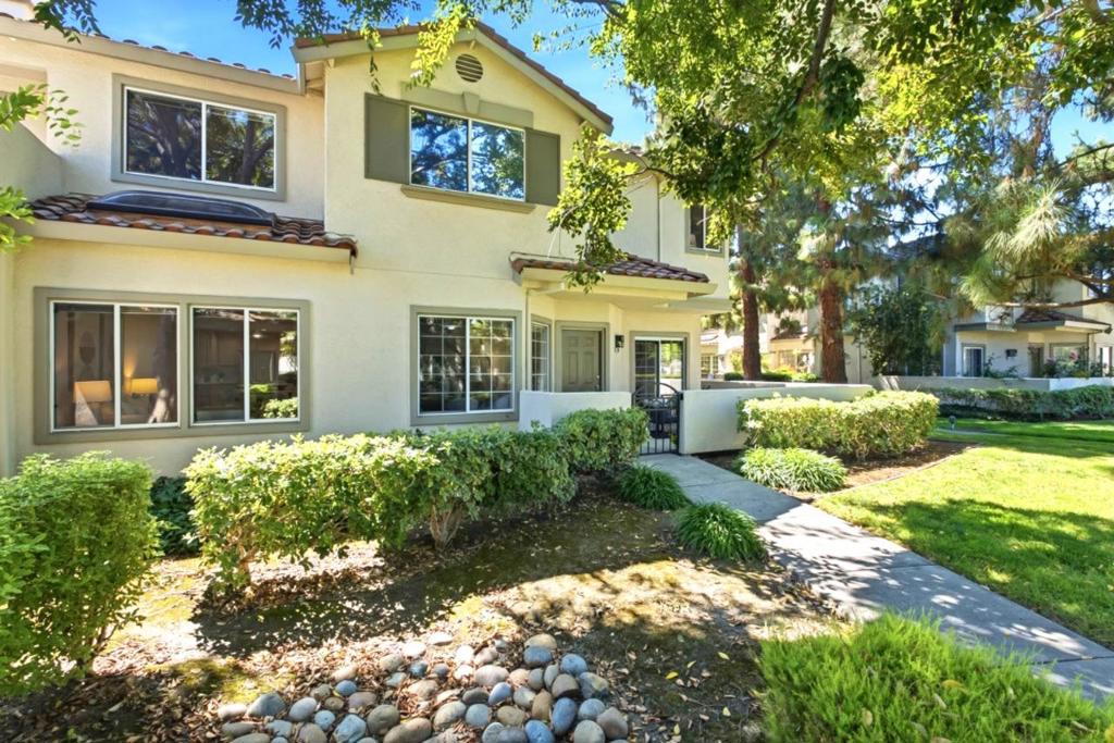 1306 Tea Rose Circle