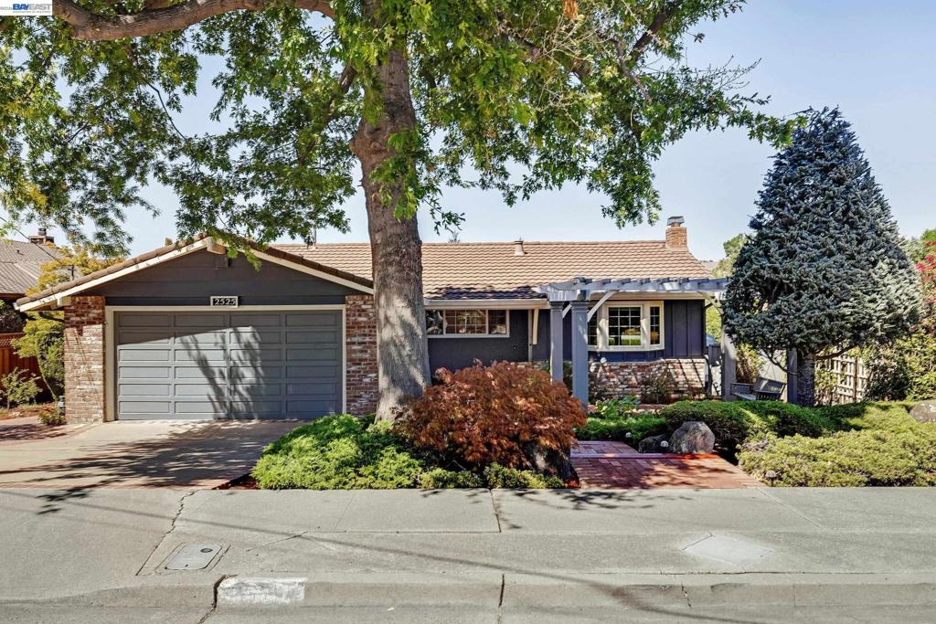 2525 Bruce Dr