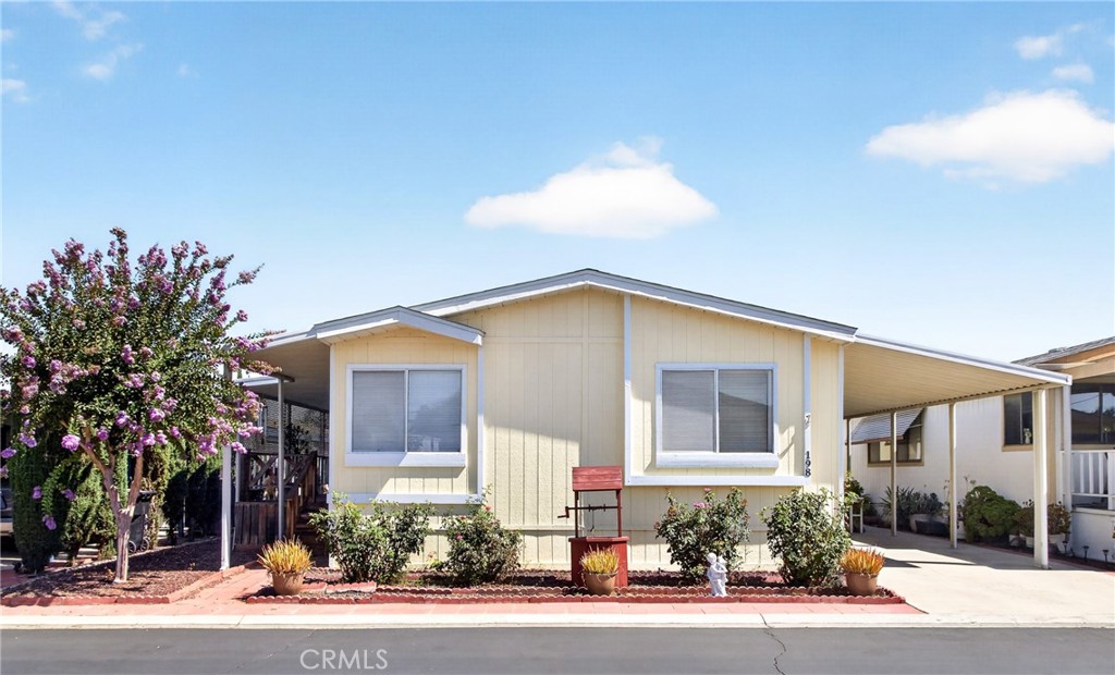 1300 W Menlo Avenue 198