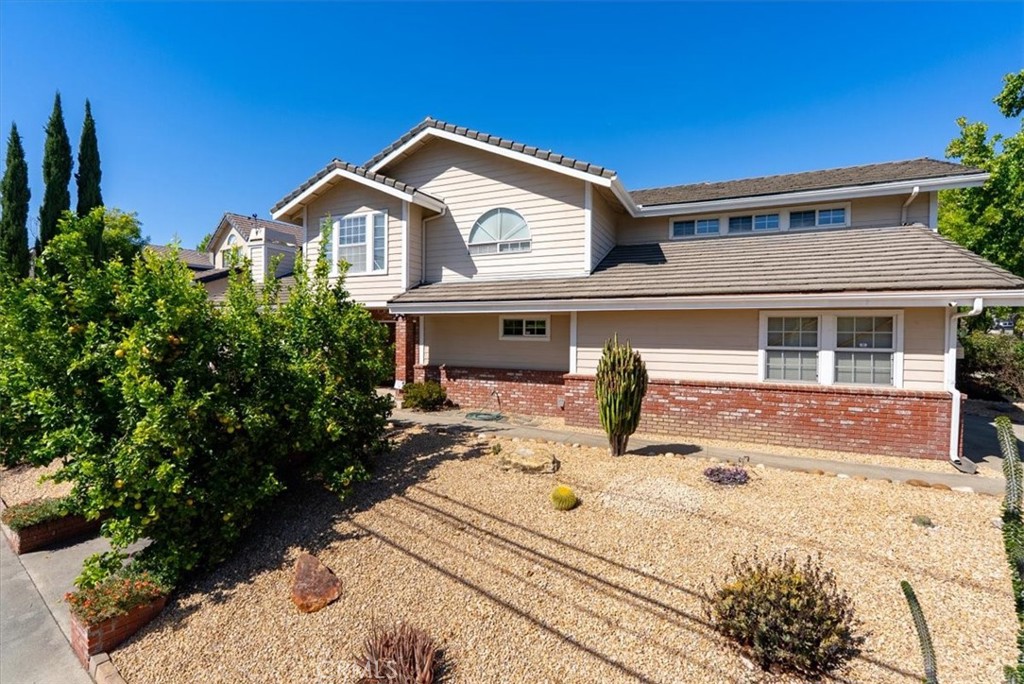1604 La Vineda Court