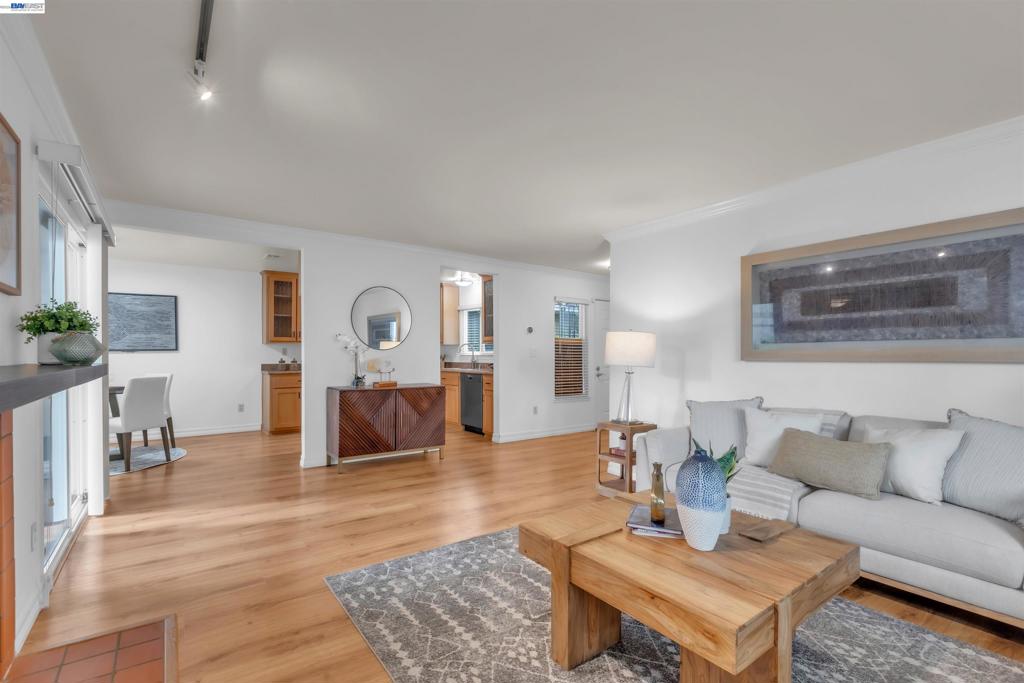 215 Whale Bone Ct