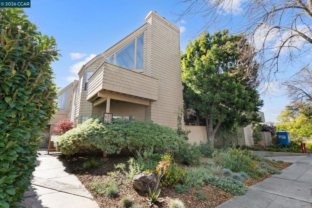443 College Ave