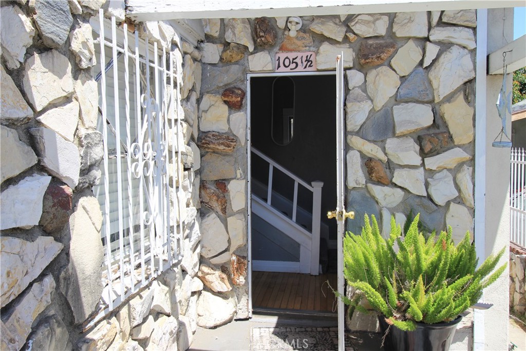 1051 W 46th