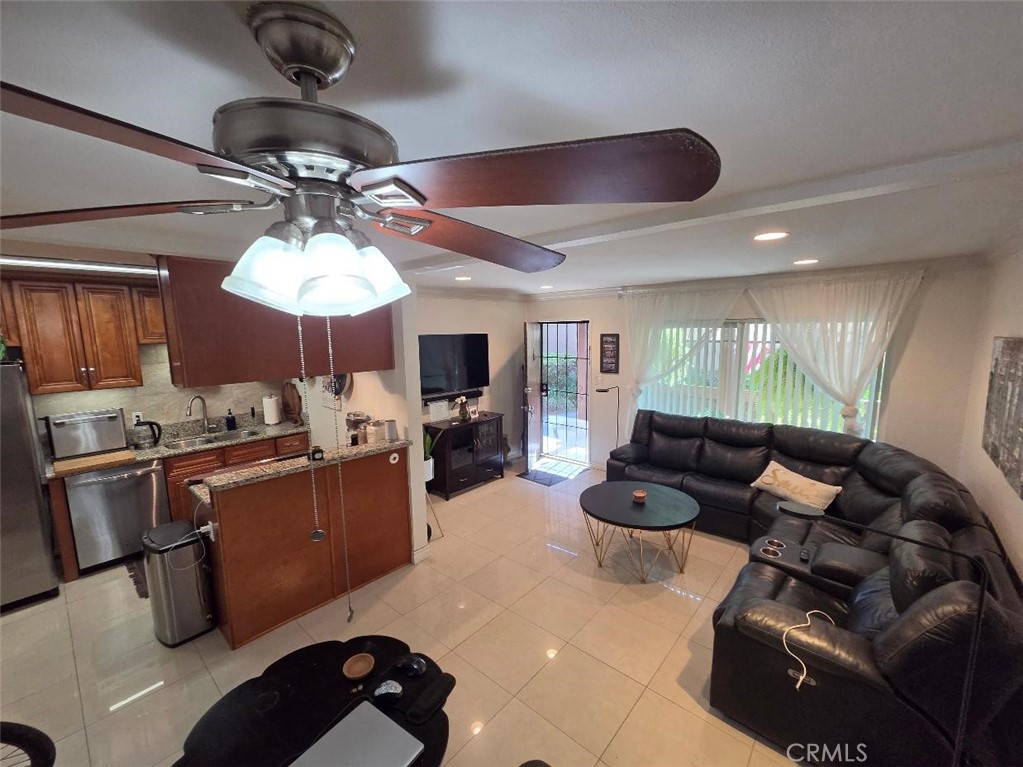 1010 W Macarthur Boulevard 77