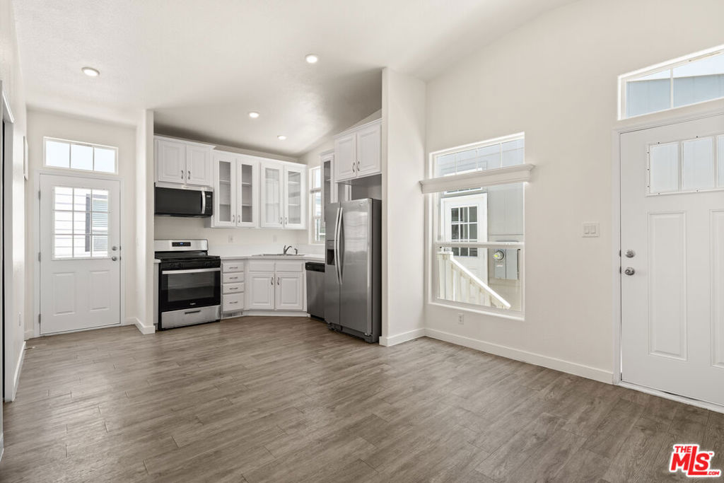 8250 Lankershim Boulevard 30