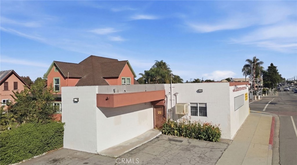 809 S Willowbrook