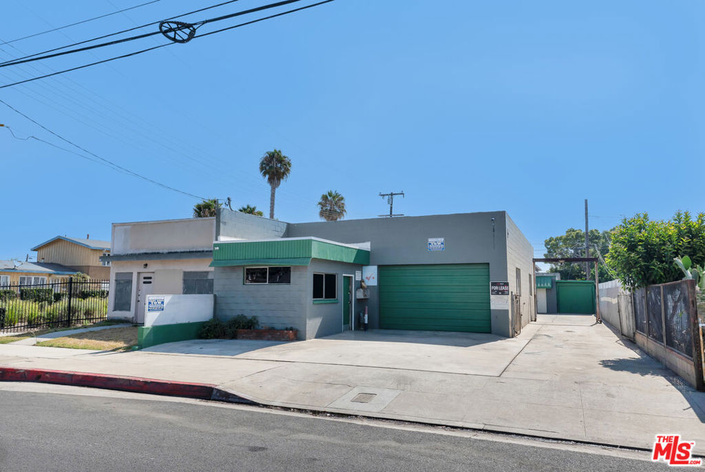 11606 Inglewood Avenue