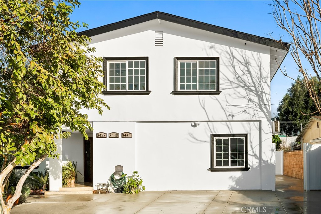 8438 Gloria Ave