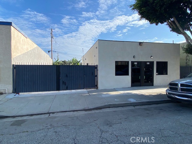 919 917 W Compton