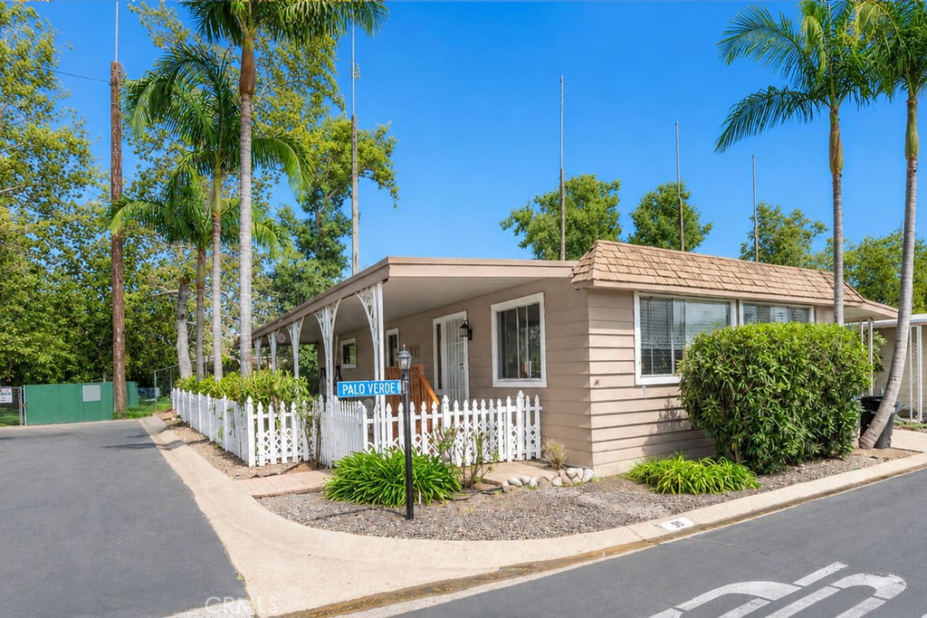 24921 Muirlands Boulevard 36