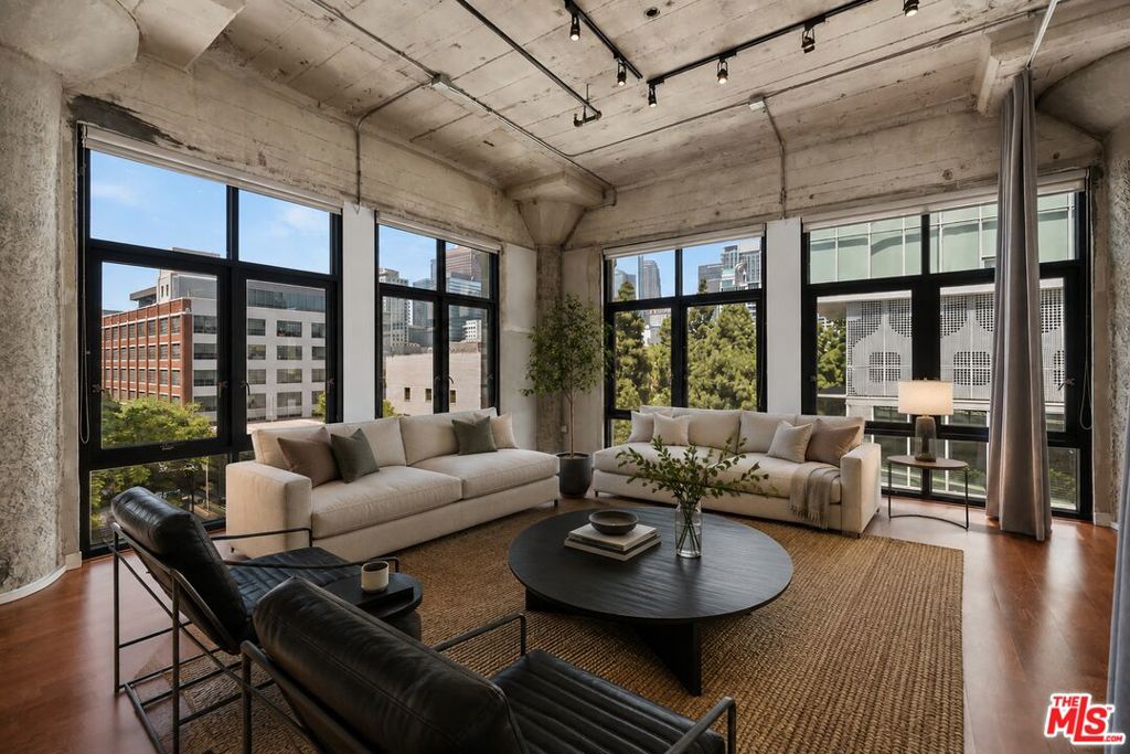 330 W 11th Street 406