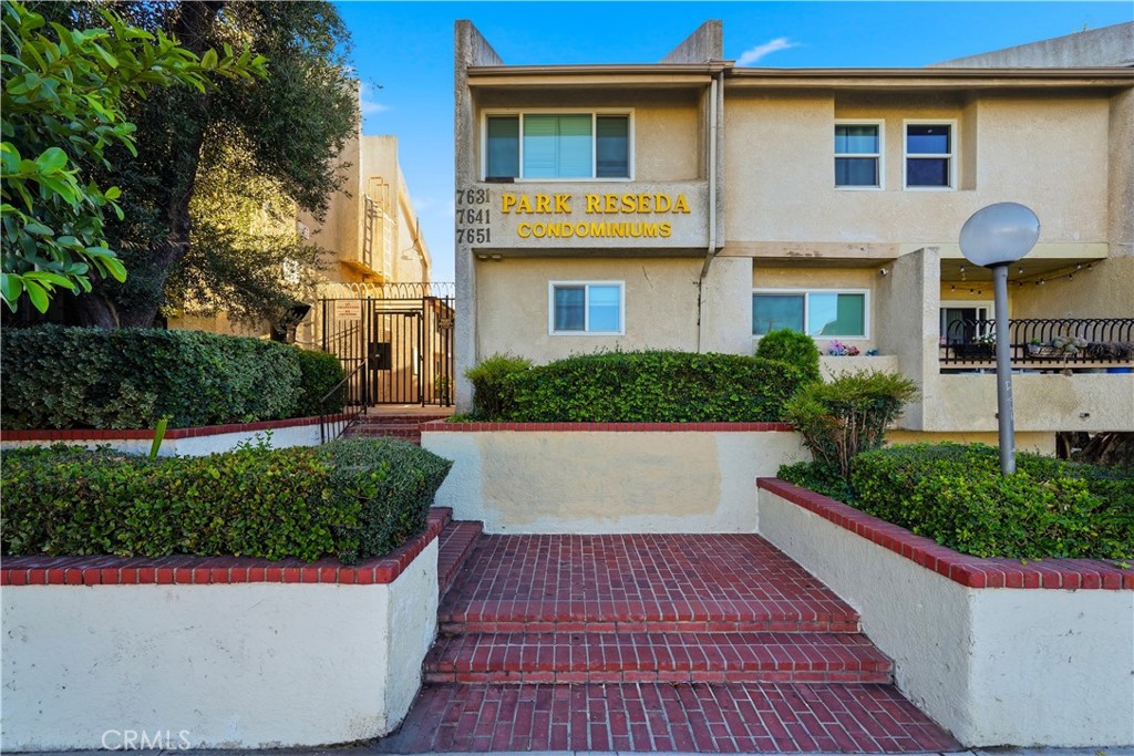 7651 Reseda 13-T