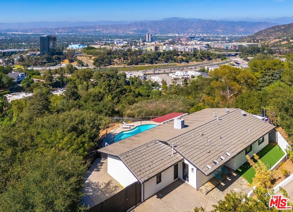 3201 Bonnie Hill Drive