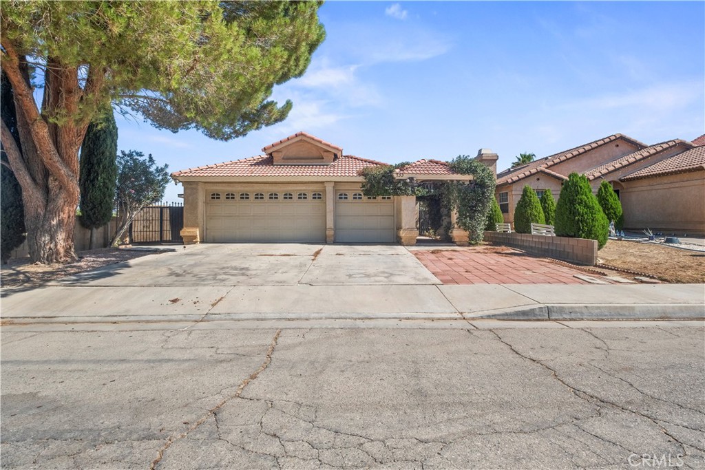 733 E Avenue J12