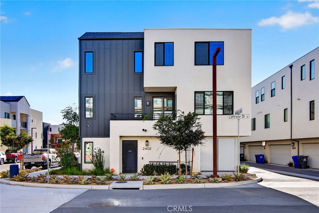 2402 Cascalote Loop