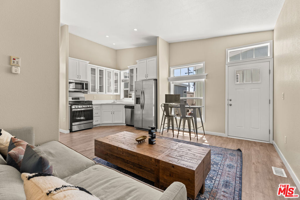 8250 Lankershim Boulevard 17