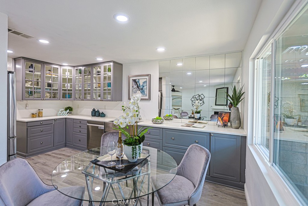 2640 W Meadowview