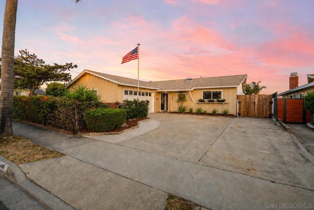 448 W Redondo