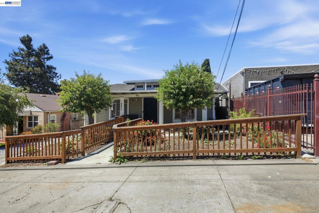 9821 Thermal Street