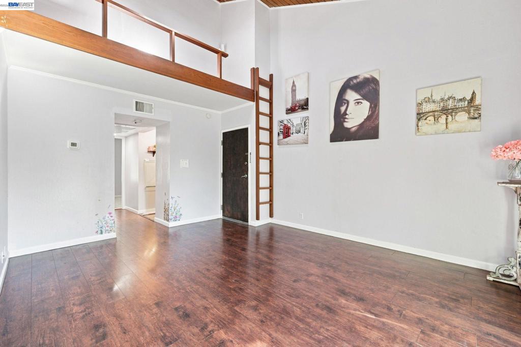 2716 Oak Rd 111