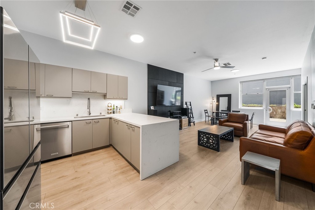 435 W Center Street Promenade 221