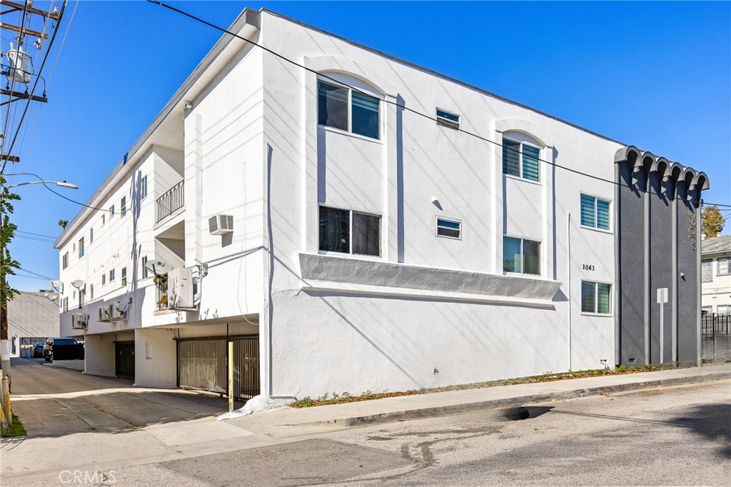 1063 Justin Avenue