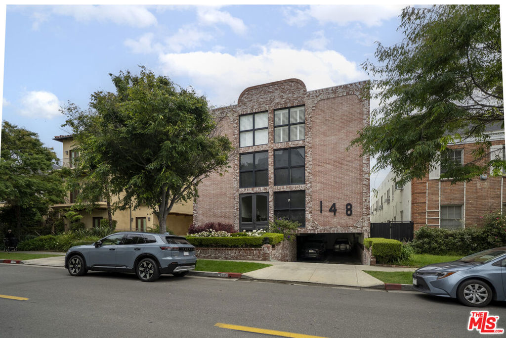 148 S Reeves Drive 4