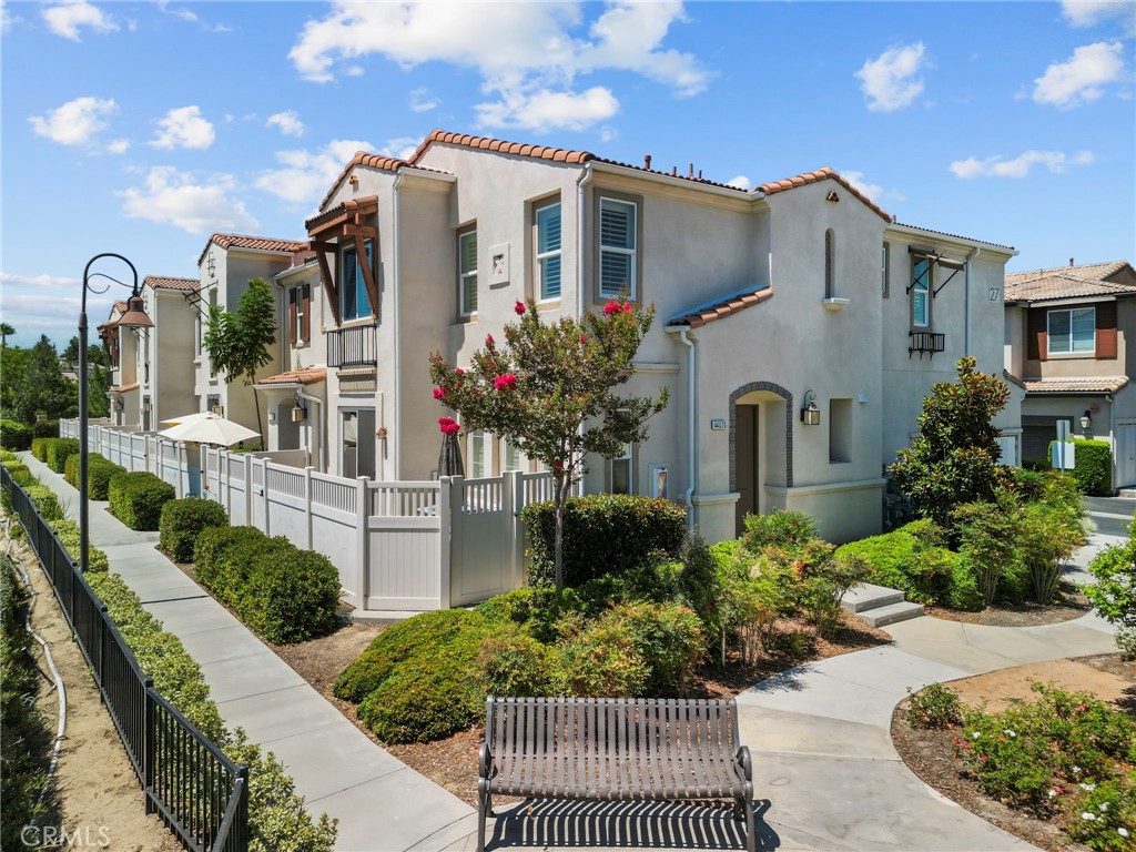 44075 Calle Luz