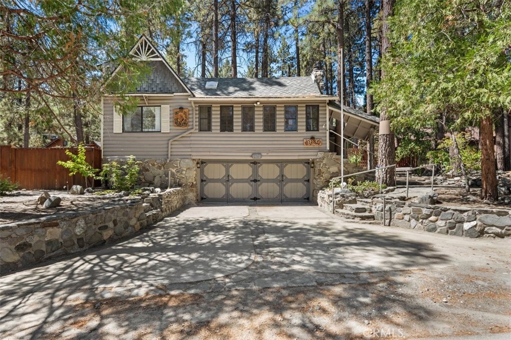 1143 Robin Road