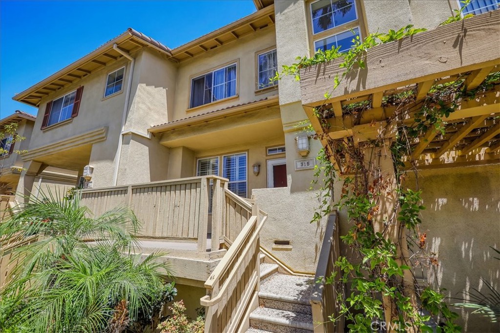 315 W Summerfield Circle