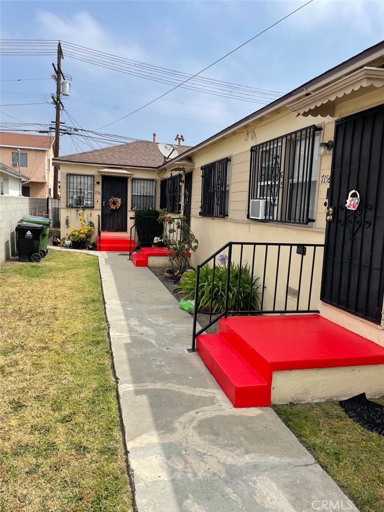 715 719 ½ W 78th