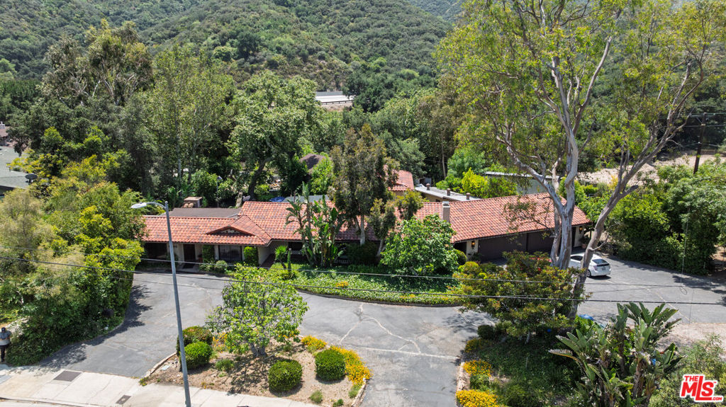 6320 Honolulu Avenue