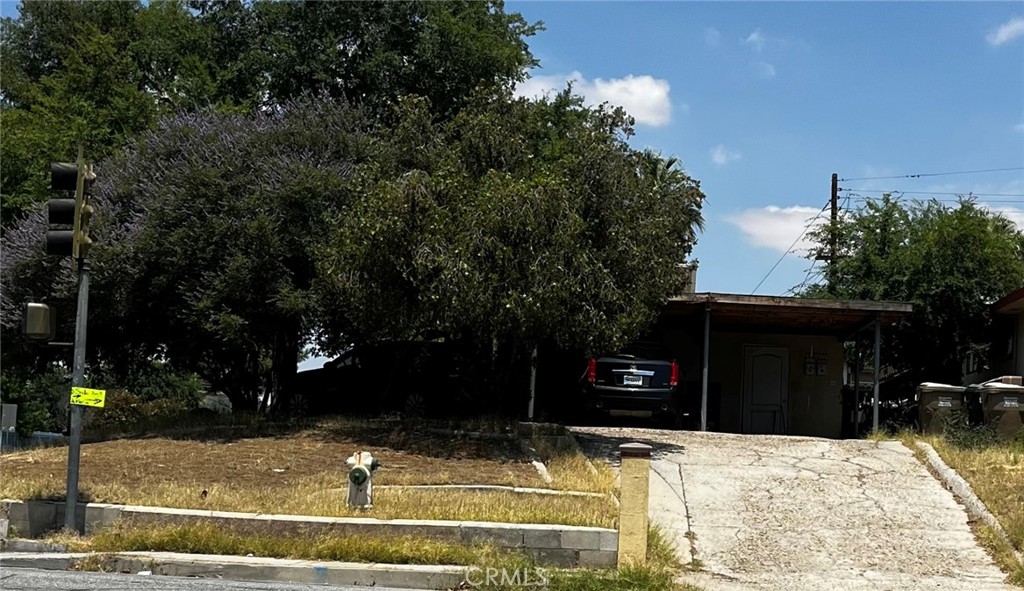 2200 COLLEGE Avenue