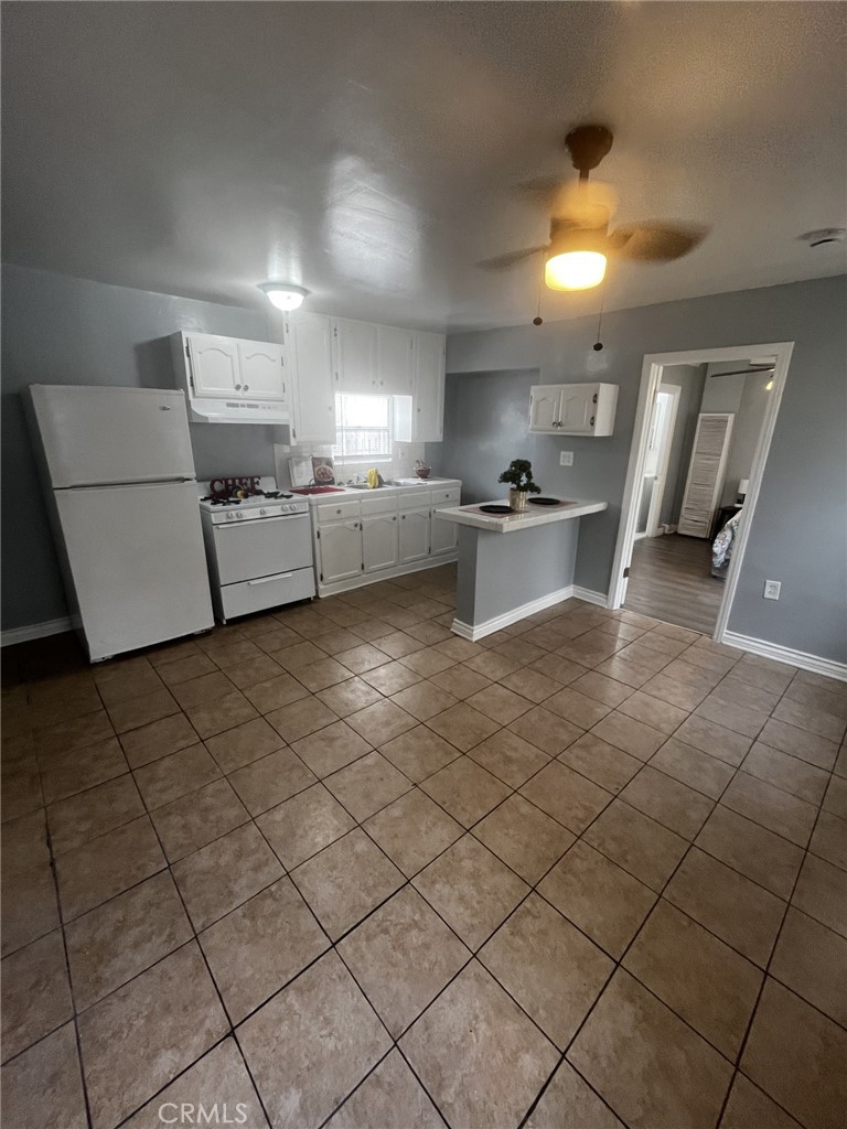 4520 S Normandie