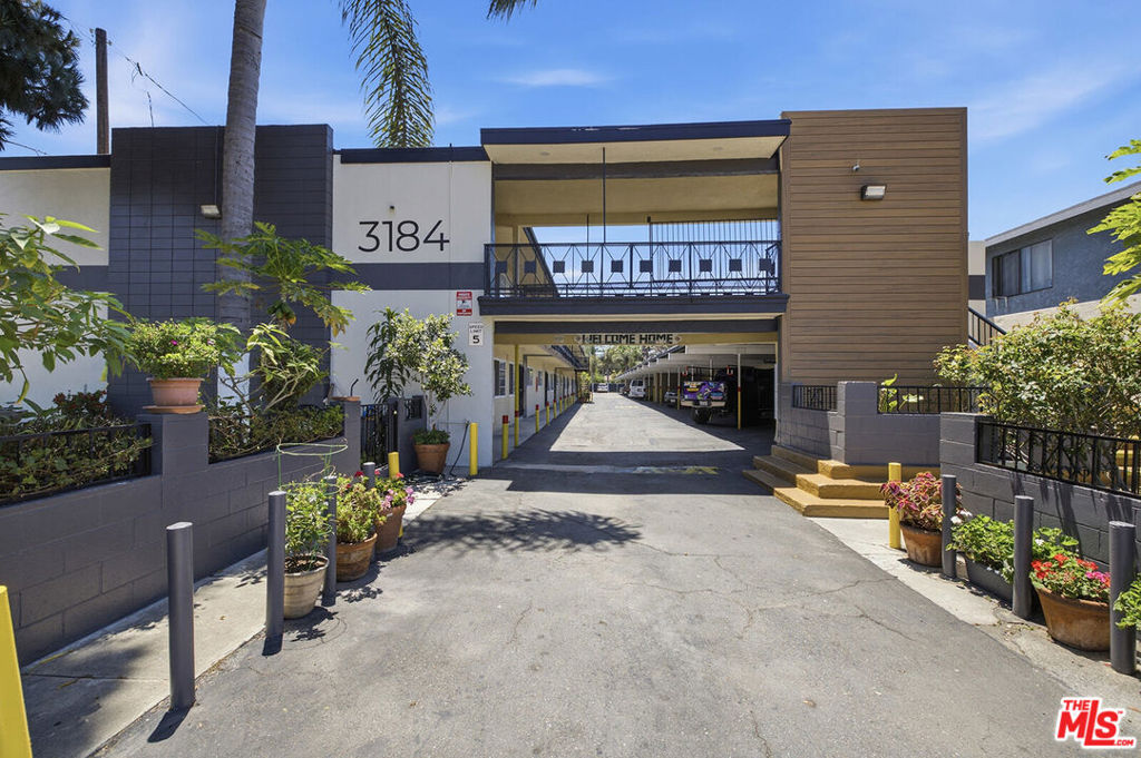 3184 El Segundo Boulevard
