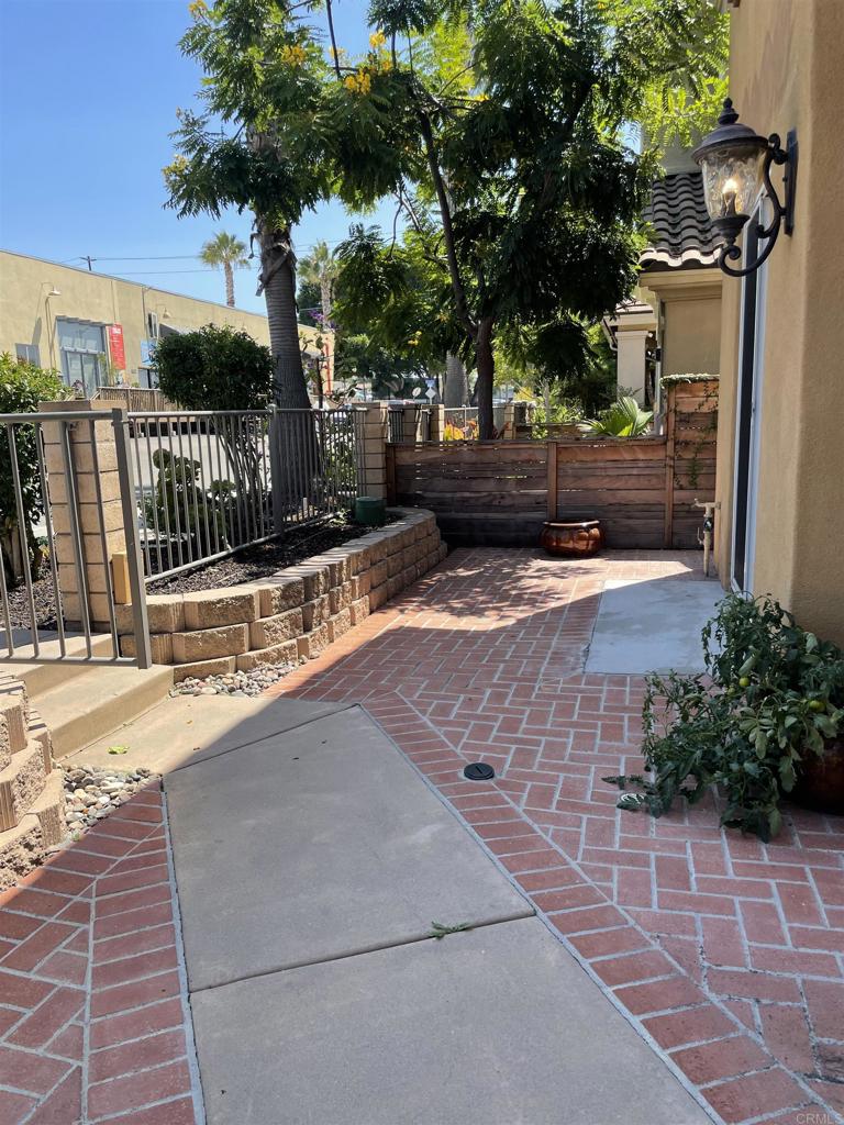 415 N Cedros
