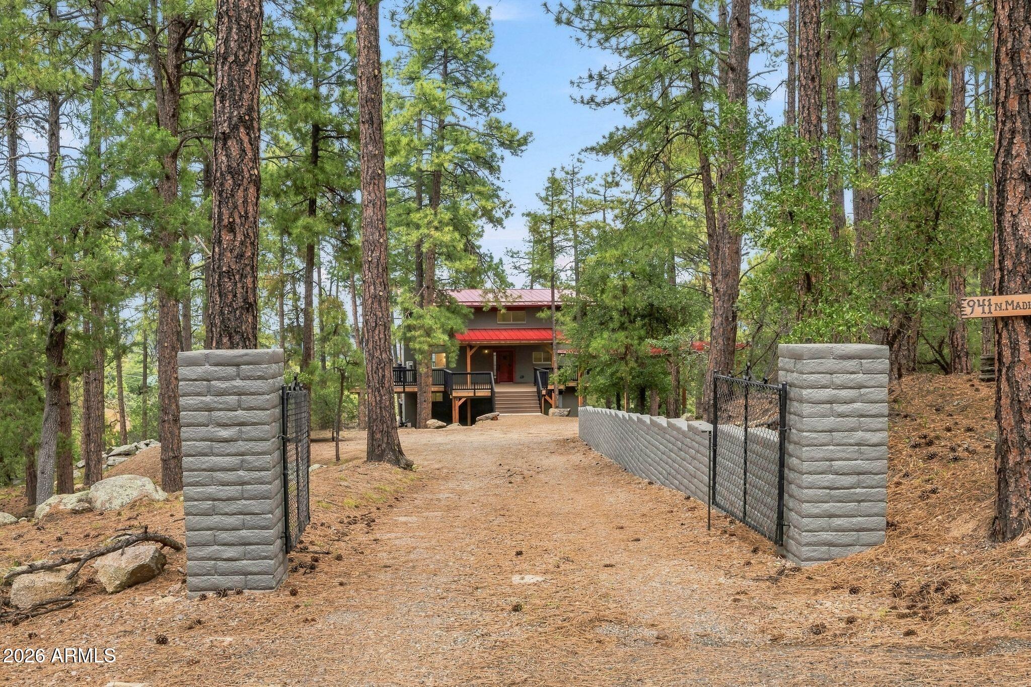 941 N MADIZELL Drive, Prescott, AZ 86305