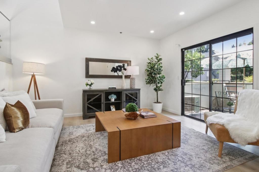 767 Loma Verde B