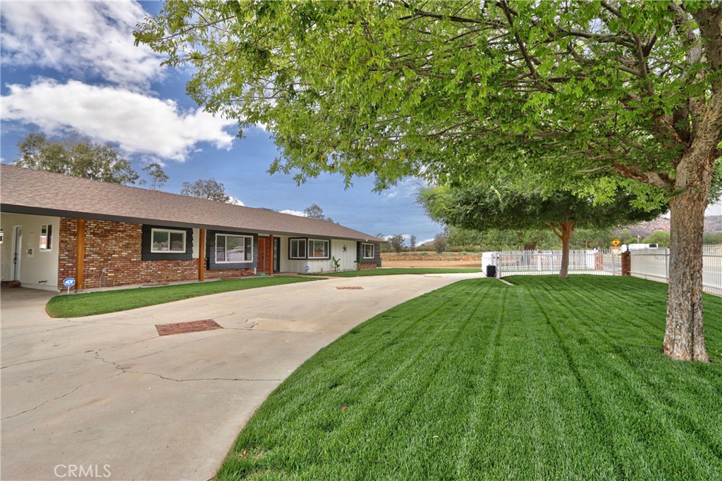 6905 W Devonshire
