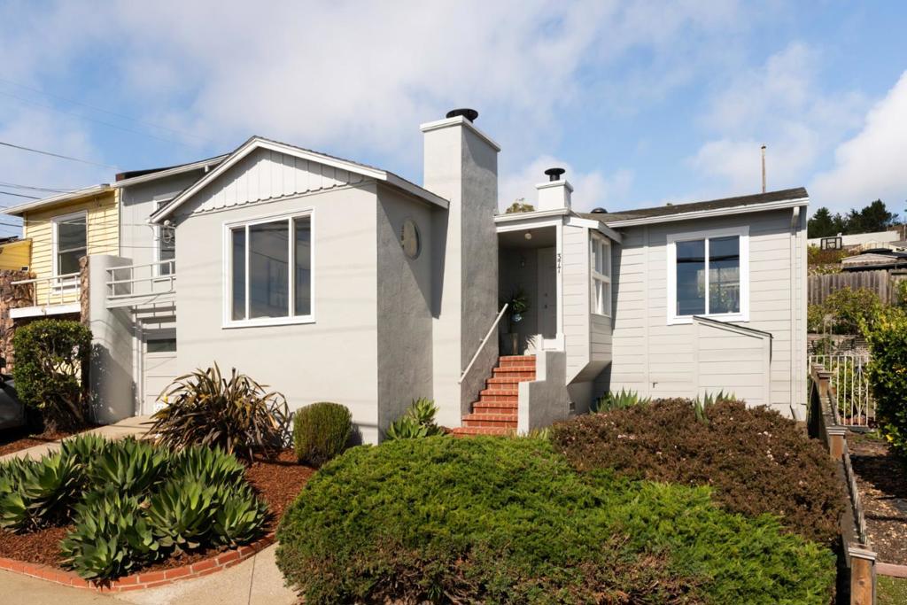 377 Hillside Boulevard