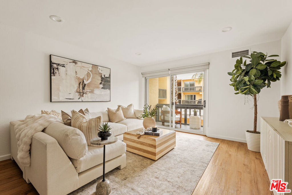 770 W Imperial Avenue 32