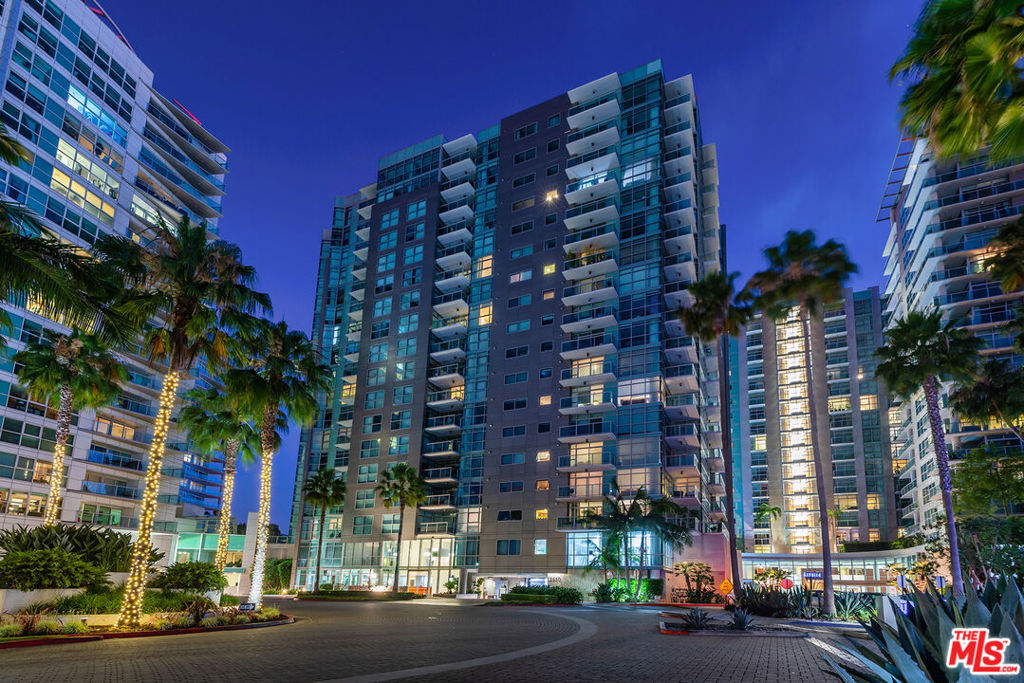 13650 Marina Pointe Drive 404