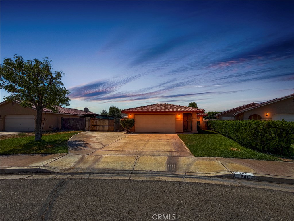 210 E Oasis