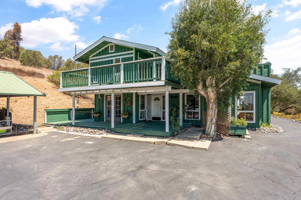4439 La Canada