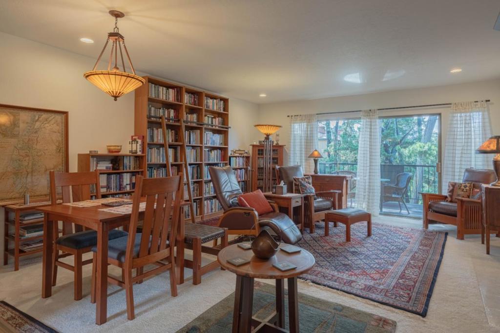 120 Del Mesa Carmel