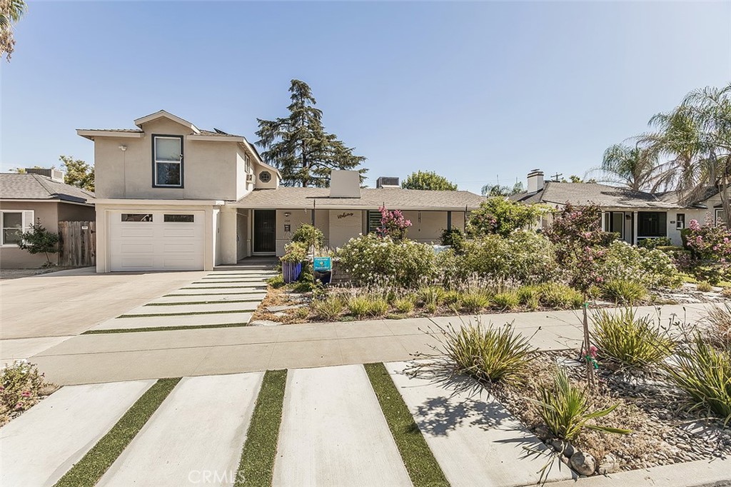 208 E Peralta