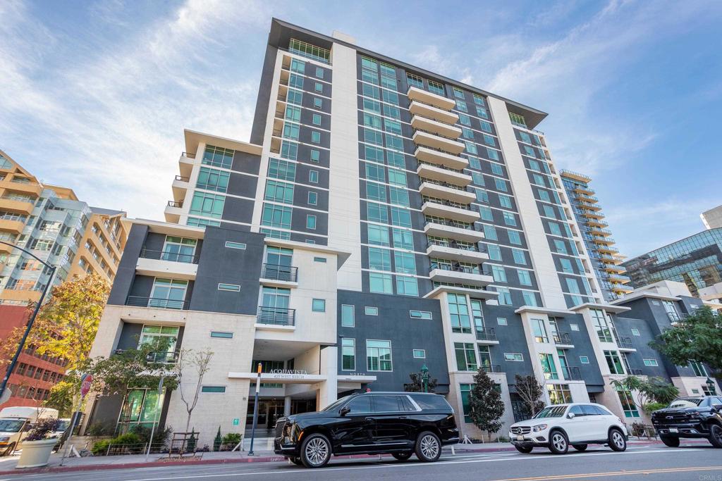 425 W Beech Street 856